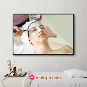 Mẫu tranh spa đẹp hình ảnh đắp mặt nạ chăm sóc da