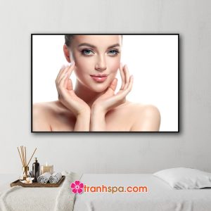 Mẫu tranh spa hình ảnh nữ người mẫu với nước da căng mịn và khuôn mặt thu hút