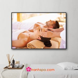 Mẫu tranh spa đẹp hình ảnh khách hàng nam nữ đang nằm massage thư giãn