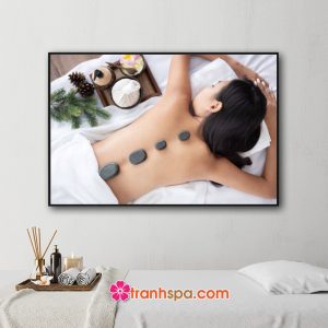 Mẫu tranh spa hình ảnh chườm đá nóng trên lưng