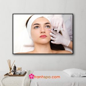 Mẫu tranh spa đẹp hình ảnh tiêm filler làm đẹp da mặt cho nữ người mẫu
