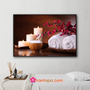 Mẫu tranh spa đẹp hình ảnh nến thơm, muối tắm, cành đào và khăn tắm