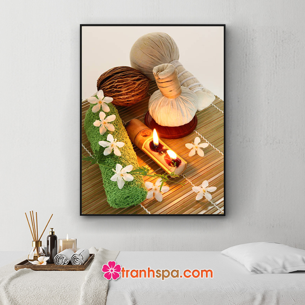 Mẫu tranh spa đẹp hình ảnh nến thơm, túi chườm, hoa và các vật dụng massage