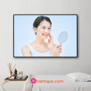 Mẫu tranh trang trí spa hình ảnh cô gái đẹp với nàn da trắng sáng hồng hào