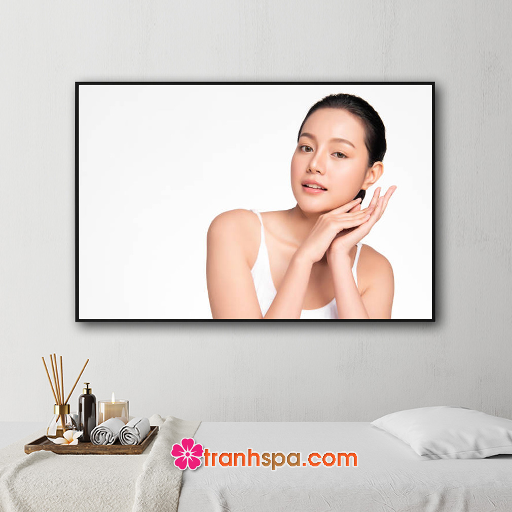 Mẫu tranh treo spa hình ảnh cô gái có khuôn mặt và làn da đẹp