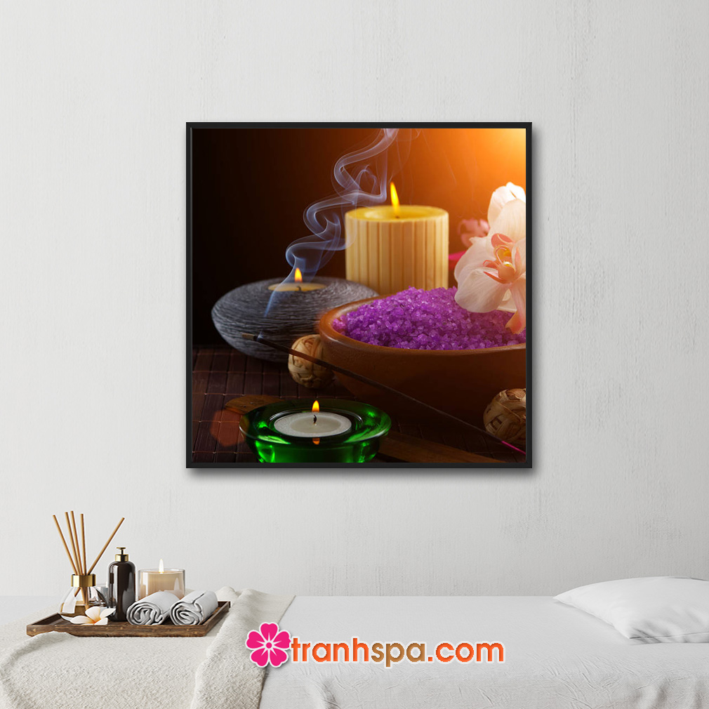 Mẫu tranh trang trí spa đẹp khổ vuông hình ảnh hương trầm tỏa khói, nến thơm, muối tắm màu tím, hoa lan trong không gian lung linh