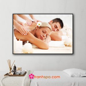 Mẫu tranh trang trí spa đẹp hình ảnh khách hàng nam và nữ giới đang được massage thư giãn