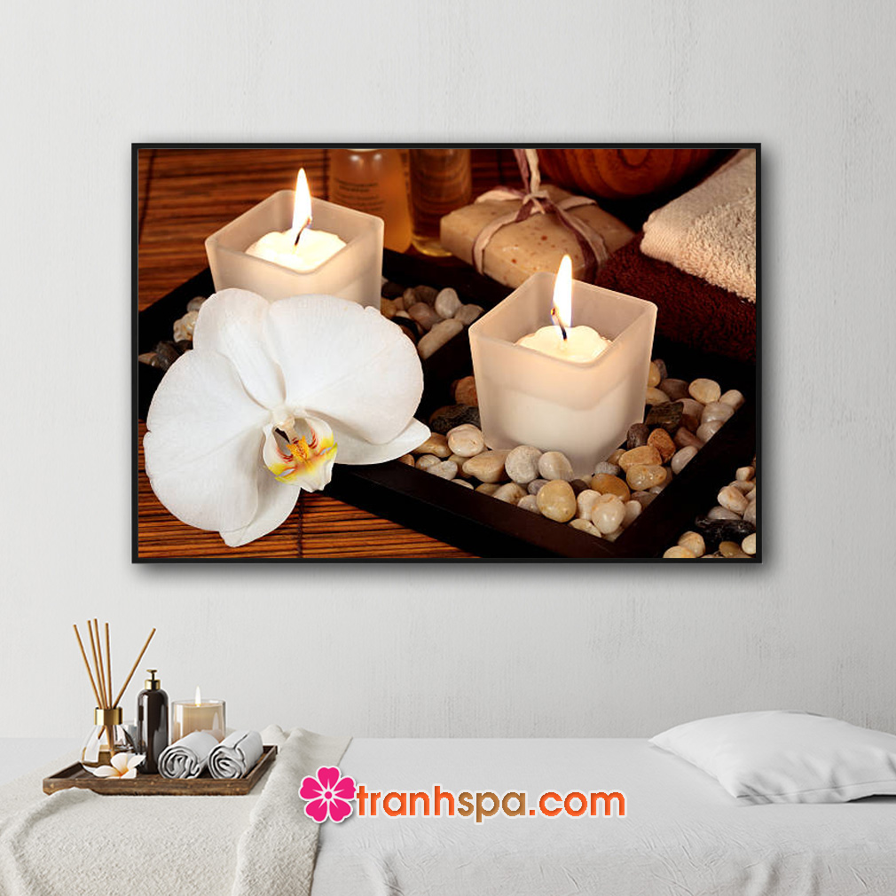 Mẫu tranh trang trí spa đẹp hình ảnh bông hoa lan trắng, nến thơm, khay sỏi và các loại tinh dầu thảo mộc