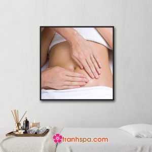 Mẫu tranh trang trí spa đẹp khổ vuông hình ảnh nhân viên đang massage vùng bụng cho nữ khách hàng