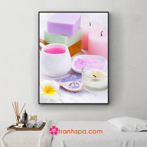 Mẫu tranh spa khổ dọc đẹp hình ảnh các loại soap, nến thơm, tinh dầu, muối tắm và hoa lan với nhiều màu sắc tươi sáng trẻ trung